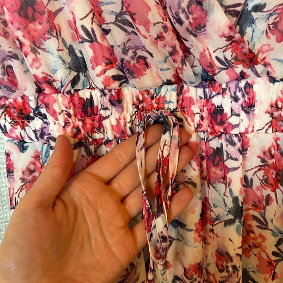 Francesca’s Floral Summer Dress - Picture 4 of 7